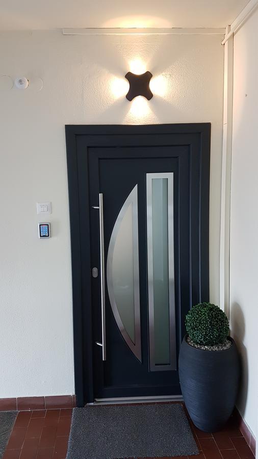 Apartment Wave -Luxury Massage Chair-Infrared Sauna, Parking With Video Surveillance, Entry With Pin 0 - 24H, Free Cancellation 24 Hours Before Check In Slavonski Brod Exterior foto